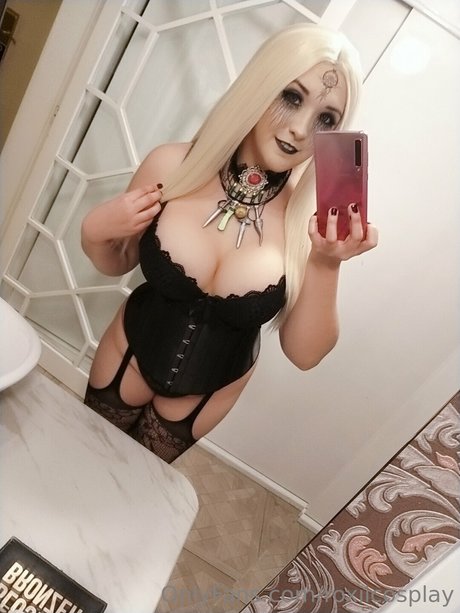 Roxii Cosplay pornstar nude pics