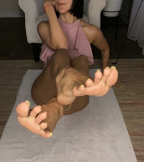 Laprettyfeet4 free pornstar pic