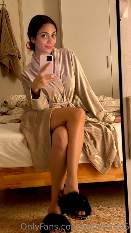 Queen Red model sex archive