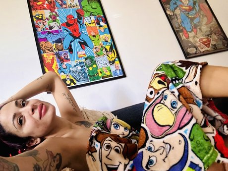 Queen Red beautiful model img