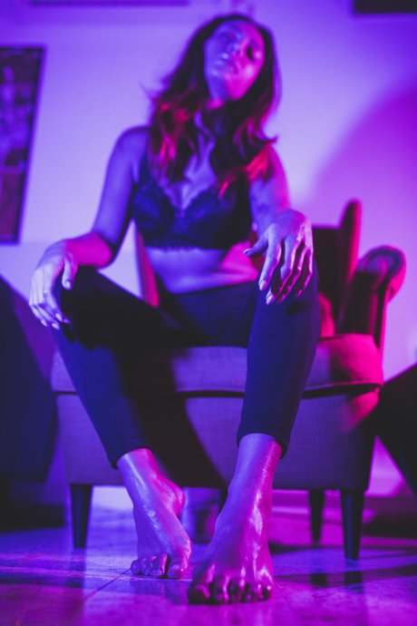 Queen Red pretty pornstar pic