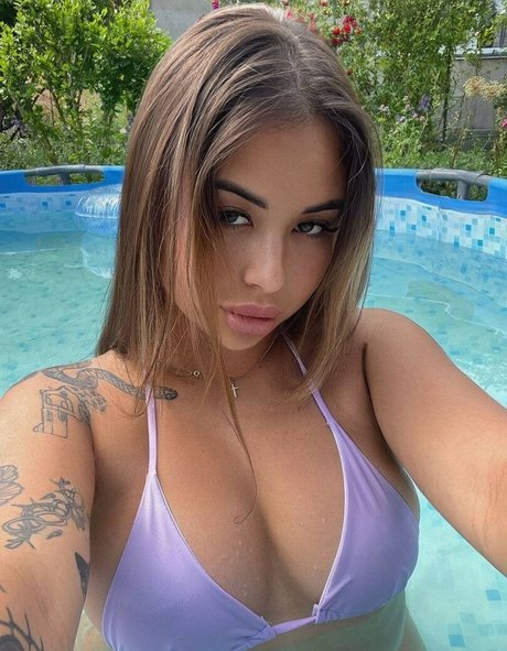 Bonnie Humps star hot pic