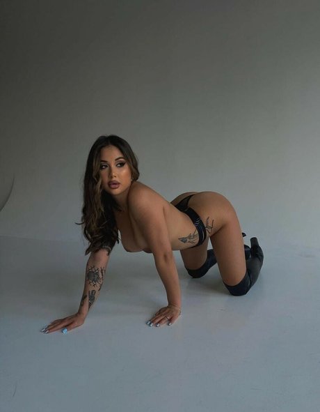 Bonnie Humps model nice picture