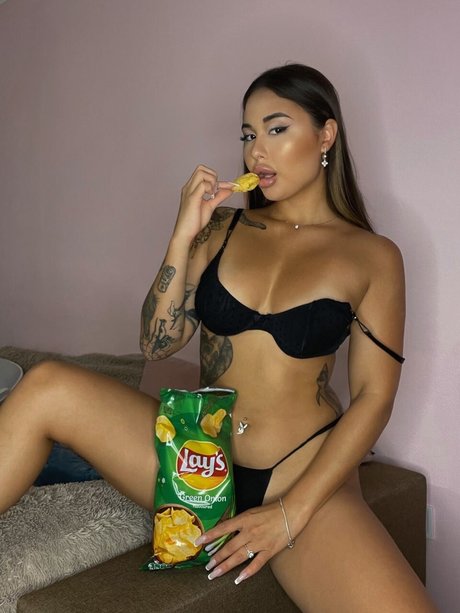 Bonnie Humps nude star images