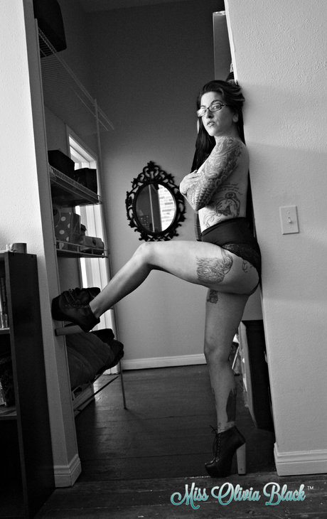 Olivia Black model pretty img