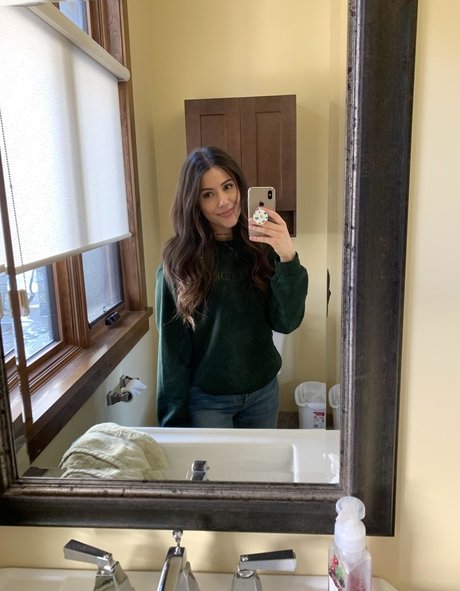 Adriana Mae hd star photo