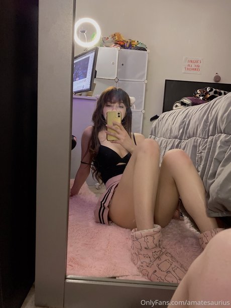 Amate Saurius star sexy pics