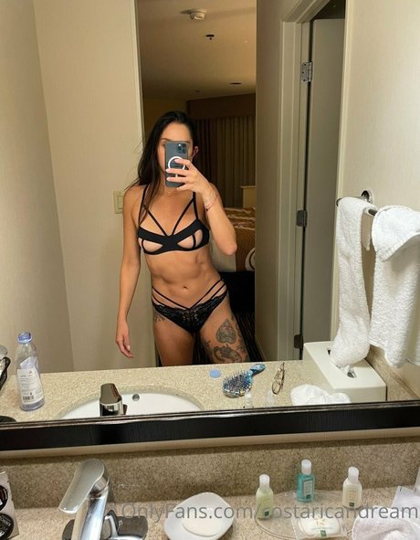 Costarican Trouble star sexy pics