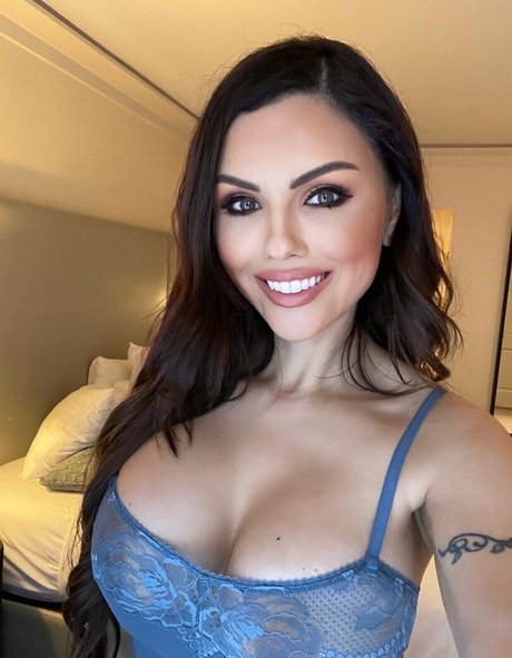 Krystle Lina model art pictures