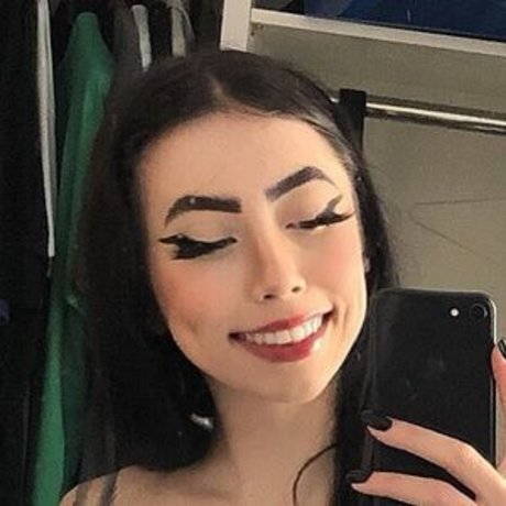 Trizpac model sex photos