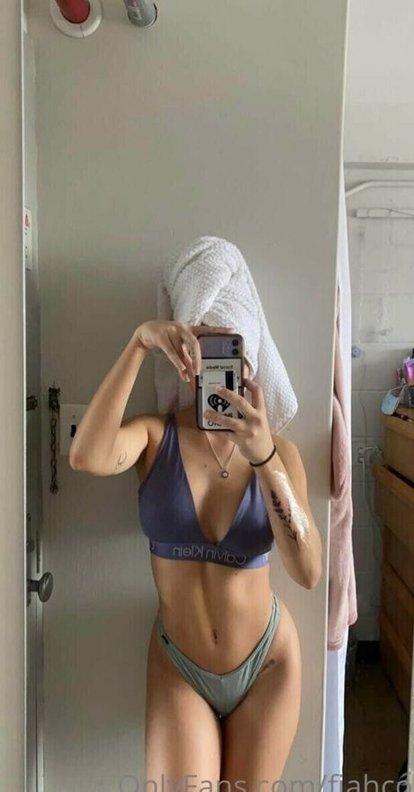 Sofia Cola model porn photos