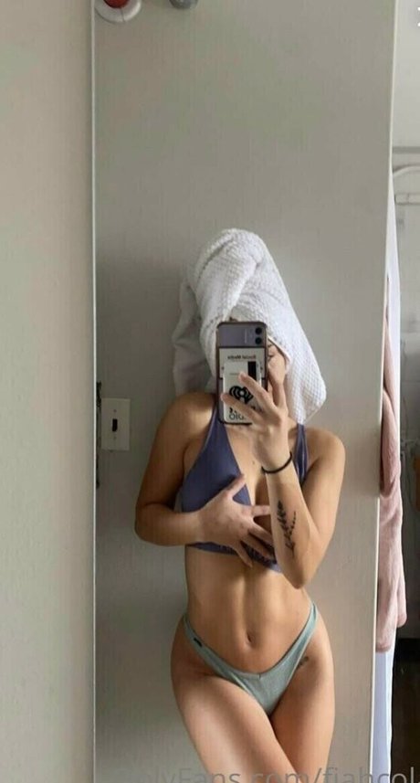 Sofia Cola model high quality image