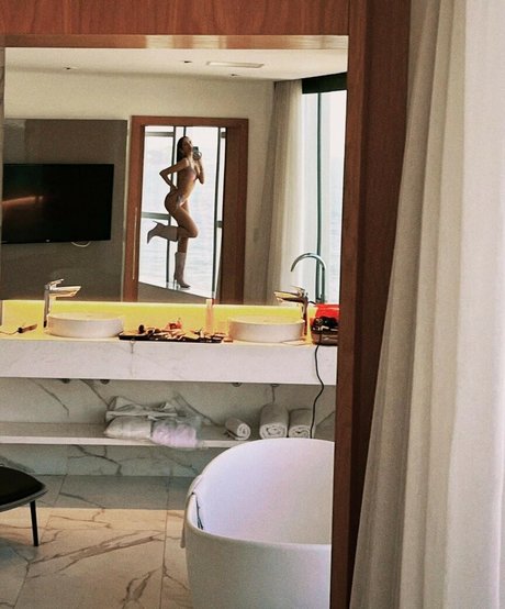 Anna Cangussu hd model gallery