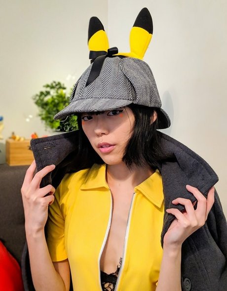 Colourmoichic pornographic model picture