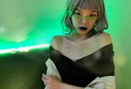 Colourmoichic model nice pictures