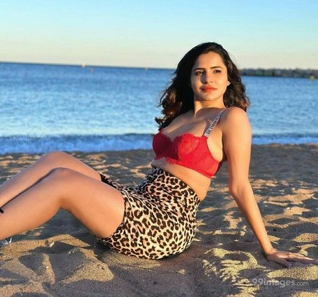 Ashu Reddy pretty star pictures