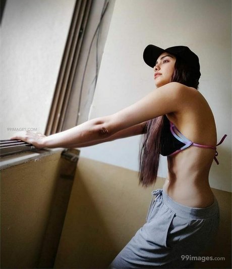 Adah Sharma pretty actress picture