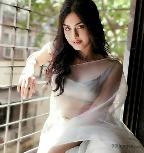 Adah Sharma free star photos