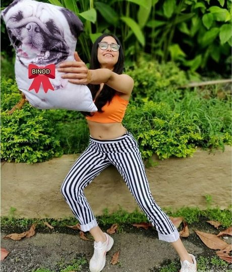 Adah Sharma model hd pics