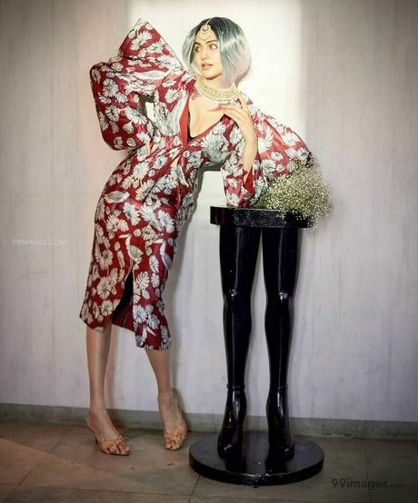 Adah Sharma star free images