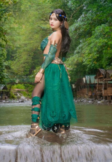 miholy erotic actress photo