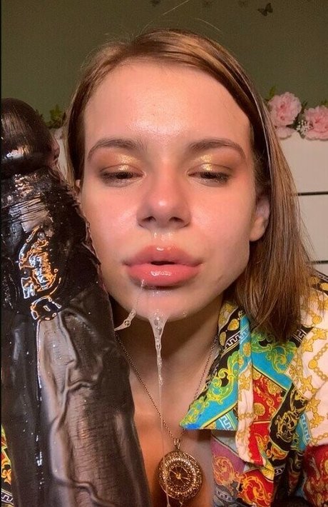 Roanoak adult model pictures