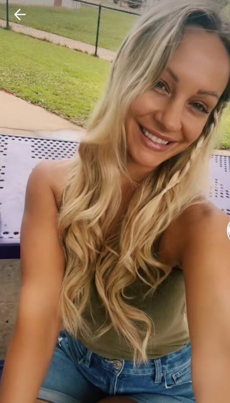 Emerald Kisses star erotic img