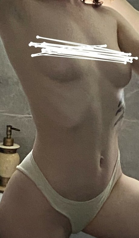 thelonelyraccoon model erotic pic