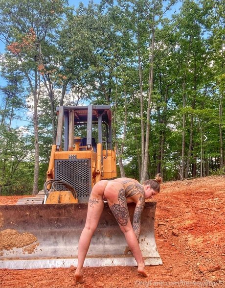 Tierneyalise71 star erotic pics