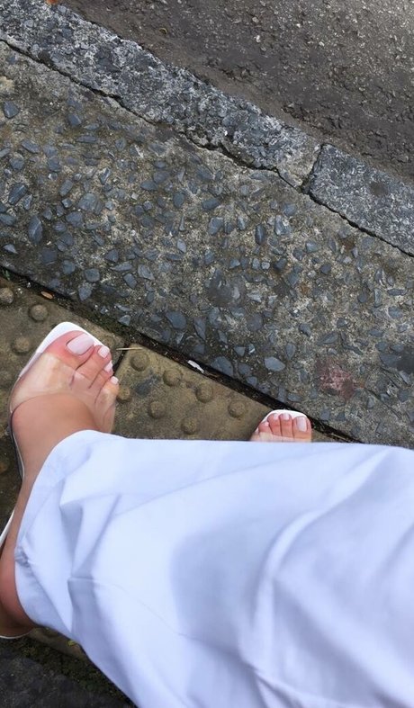 Lyz Feet hot star pic