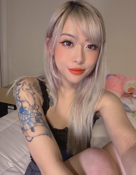 jelwy nudes actress photo