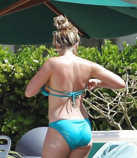 Claire Sweeny star top image