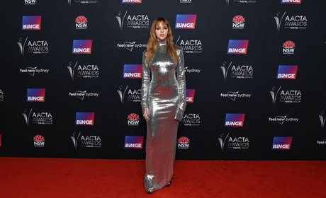 Natasha Bassett sexy model pic