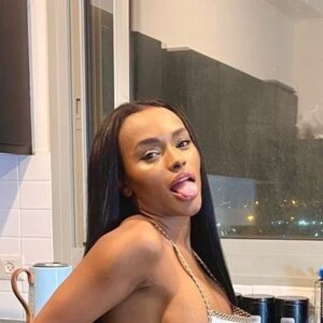 Sapir Adona sex model pics