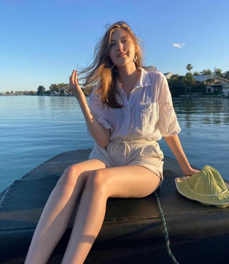 busty mom onlyfans art naked photo