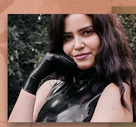 curvy nude onlyfans adult image