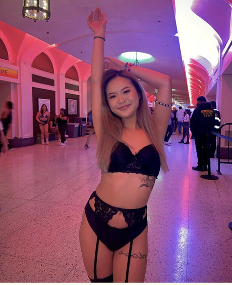 Bellarene pretty model image