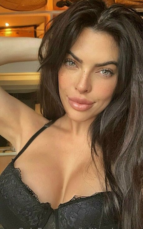 BrittandWayne model nude pic