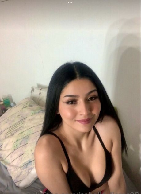 Flores Isabella98 pretty pornstar pic