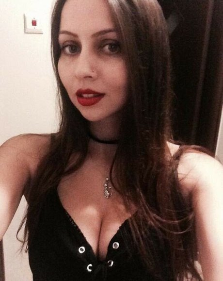 Jennie Naz sexy model archive