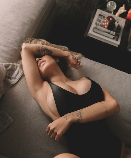 Jessyka Mourao model porn photo