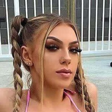 Sierra Sprague hot model img