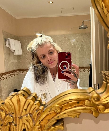 Miss Marilyn star hot image