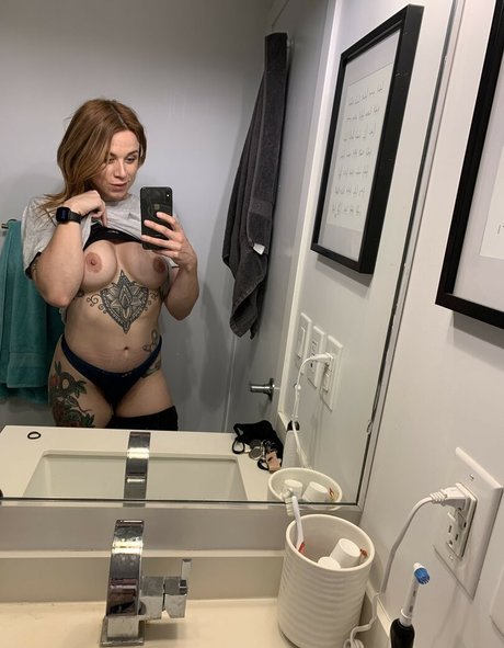 Olivia Hale porn model photo