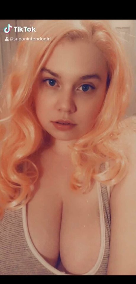 busty mom onlyfans nude picture