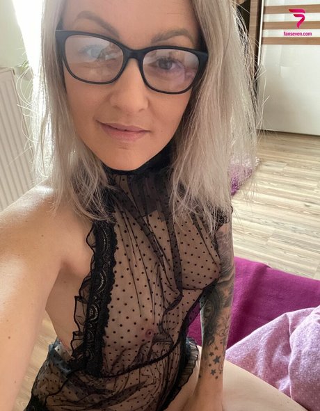 Die pe naked star photo