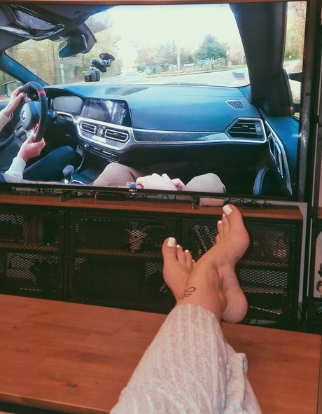 Livie Feet nice model images