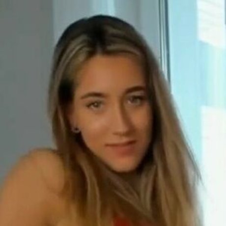 Lonelyflowerr naked pornstar img