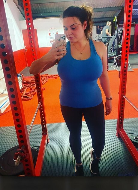 charworksoutlife model hot pic