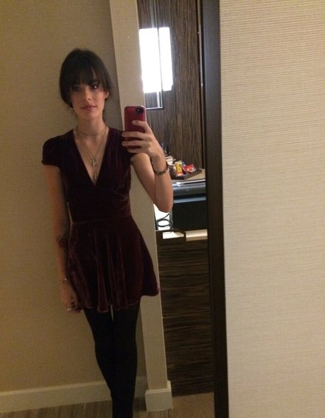 Carly Foulkes model sexy img